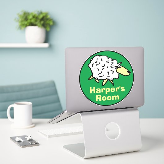 Leuke schapendeur op de Cartoon van een kinderslaa Sticker (Laptop op bureau)