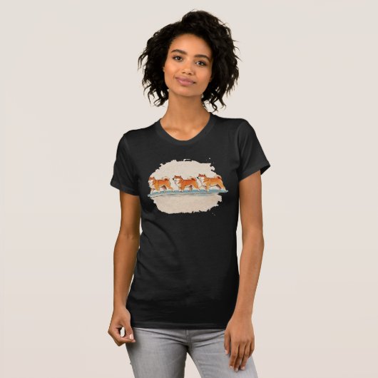 Leuke Shiba Inu Walking in lijn T-shirt (Voorkant volledig)