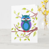 Leuke slaperige uil op een Wenskaart van de Kaart (Gele Bloem)