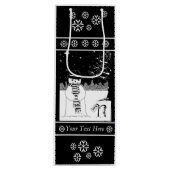 Leuke sneeuwpop met sjaal en pet zwart en wit wijn cadeautas (Voorkant)