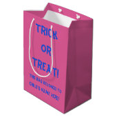 Leuke Spooky Gepersonaliseerde Trick or treat Medium Cadeauzakje (Achterkant Gekanteld)