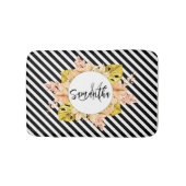 Leuke strepen en bloemige monogram badmat (Voorkant)