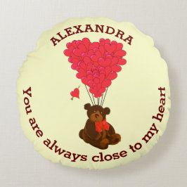 Leuke teddybeer en rood hart gepersonaliseerd rond kussen