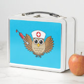 Leuke Verpleegkundige Uil met Spuit Cartoon (In situ)