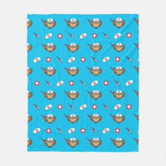 Leuke Verpleegkundige Uil met Spuit Cartoon Fleece Deken (Voorkant)