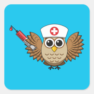 Leuke Verpleegkundige Uil met Spuit Cartoon Vierkante Sticker