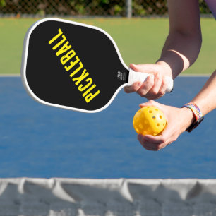 Leuke vette 90s heldergele diagonale tekst op zwar pickleball paddle