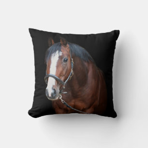 Leuke veulen paard zwarte achtergrond kussen