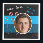 Leuke vrijgezellenfeest Activiteit voor de bruideg Servet<br><div class="desc">Organiseer je een vrijgezellenfeest, dan heb je natuurlijk partyware nodig voor deze gelegenheid. Hier kun je bijpassende T-shirts krijgen om in uit te gaan, plus een extra speciale voor de aanstaande bruidegom.</div>