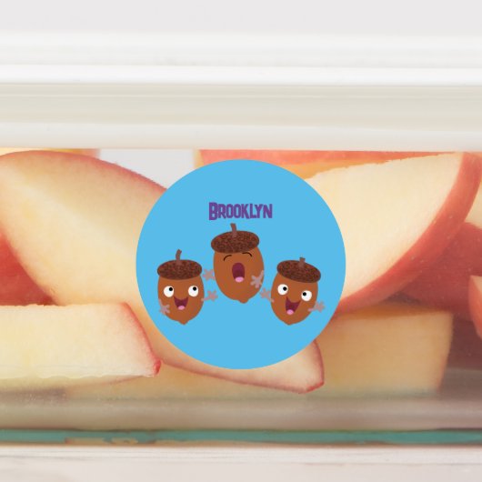 Leuke vrolijke eikels zingen cartoon voor kinderen labels (Aangebracht)