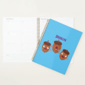 Leuke vrolijke eikels zingen cartoon voor kinderen planner (Display)