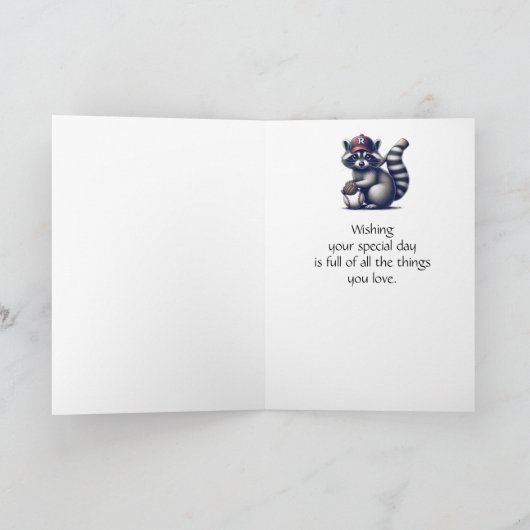 Leuke wasbeer neef honkbal verjaardag dier kaart (Binnen)