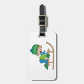 Leuke Winter Sledding Boy Schattige Sneeuwavontuur Bagagelabel (Voorkant verticaal)