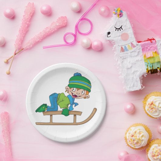 Leuke Winter Sledding Boy Schattige Sneeuwavontuur Papieren Bordje (Feest)