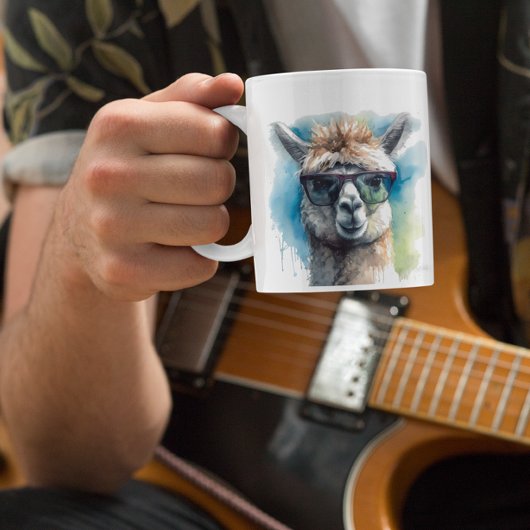 Leuke witte alpaca met een zonnebril koffiemok