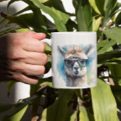 Leuke witte alpaca met een zonnebril koffiemok