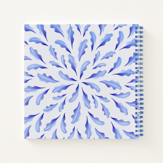 Leuke witte blauwe eenvoudige bladeren bloemen notitieboek (Achterkant)