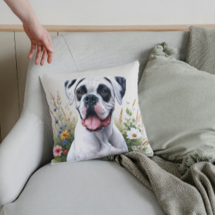 Leuke witte boxerhond in de bloemen kussen