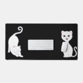 Leuke witte kat animes op zwart bureaumat (Keyboard & Muis)