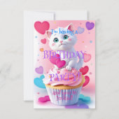 Leuke witte kitten en cupcake meisjesverjaardagsfe kaart (Voorkant)