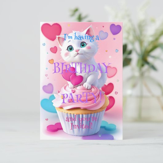 Leuke witte kitten en cupcake meisjesverjaardagsfe kaart (Staand voorkant)