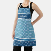 Leuke witte polka dots patroon op blauw schort (Insitu)