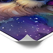 Leuke witte puppy met bloemen in zijn hoofd poster (Hoek)