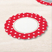 Leuke witte stippen op cirkelvormige felrode velg kartonnen onderzetters (Gekanteld)
