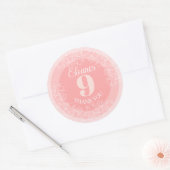 Leuke witte wilde bloemen patroon op roze ronde sticker (Envelop)