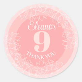 Leuke witte wilde bloemen patroon op roze ronde sticker