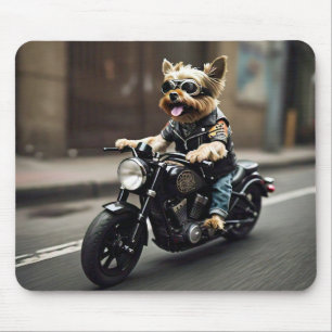 Leuke Yorkie rijden op een motorfiets Muismat