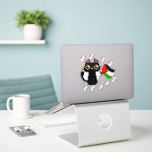 Leuke zwarte kat houdt Palestijnse vlag vast Sticker (Laptop op bureau)