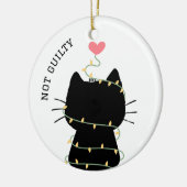 Leuke zwarte kitten verstrikt in kerstlicht keramisch ornament (Links)