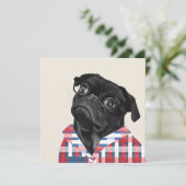 Leuke zwarte pug dog met bril en check Shirt (Staand voorkant)