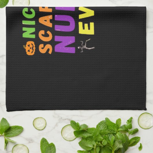 Leukste engste verpleegster ooit grappige Hallowee Theedoek (Gevouwen)