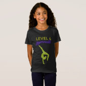 Level 4 gymnast gaat voor gouden T-shirt (Voorkant volledig)