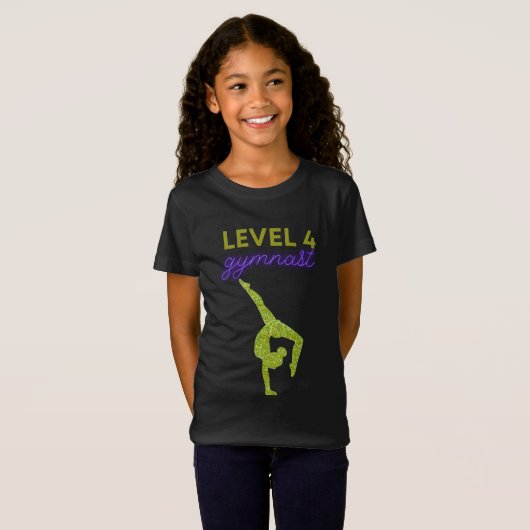 Level 4 gymnast gaat voor gouden T-shirt (Voorkant volledig)