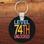 Level 74th Ontgrendeld 74th Verjaardag Video Gamer Sleutelhanger (Voorkant)