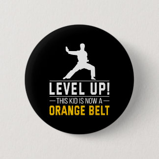 Level omhoog! Dit kind heeft nu een oranje band ka Ronde Button 5,7 Cm