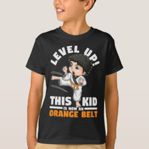 Level omhoog, dit kind is nu een oranje band karat t-shirt