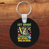 Level Ontgrendeld 1e Leerjaar Dinosaur Ck Terug Na Sleutelhanger (Voorkant)
