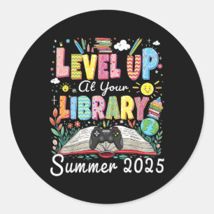 Level Up Bij Uw Bibliotheek Zomer 2025 Lees Gamer  Ronde Sticker