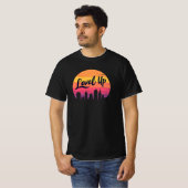 LEVEL UP CITY SKYLINE RETRO ZONSONDERGANG T-SHIRT (Voorkant volledig)