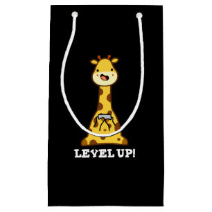 Level Up Funny Giraffe Pun Dark BG Klein Cadeauzakje