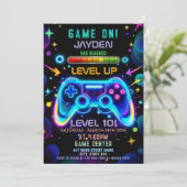 Level Up Gamer Birthday Invitation – Neon Game Kaart (Staand voorkant)