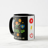 Level Up Gamer Mok – Retro Pixel Gaming Kop (Voorkant links)