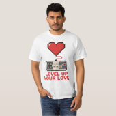 Level Up Your Love, Retro Pixel Gaming Design T-shirt (Voorkant volledig)