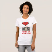 Level Up Your Love, Retro Pixel Gaming Design T-shirt (Voorkant volledig)