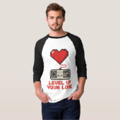 Level Up Your Love, Retro Pixel Gaming Design T-shirt (Voorkant volledig)