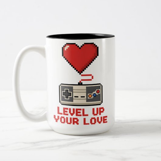 Level Up Your Love, Retro Pixel Gaming Design Tweekleurige Koffiemok (Links)